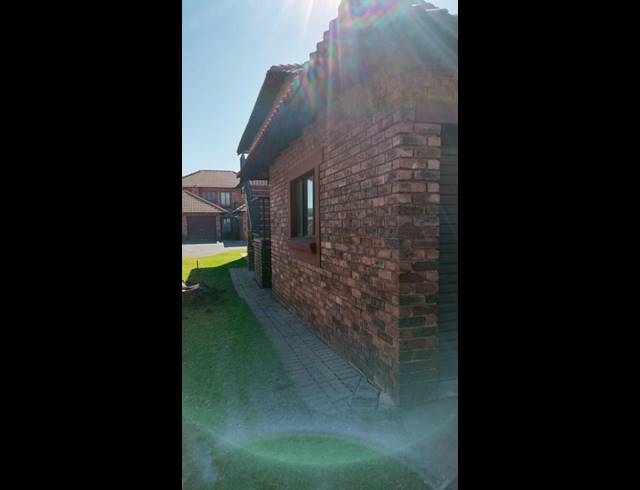 2 BEDROOM TOWNHOUSE FOR SALE IN EDLEEN